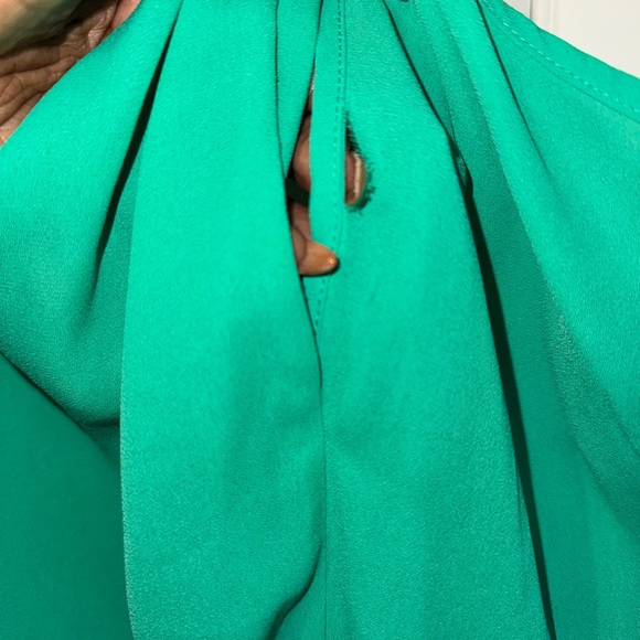 BCBGMaxAzria Vibrant Green Garment - Picture 8 of 9